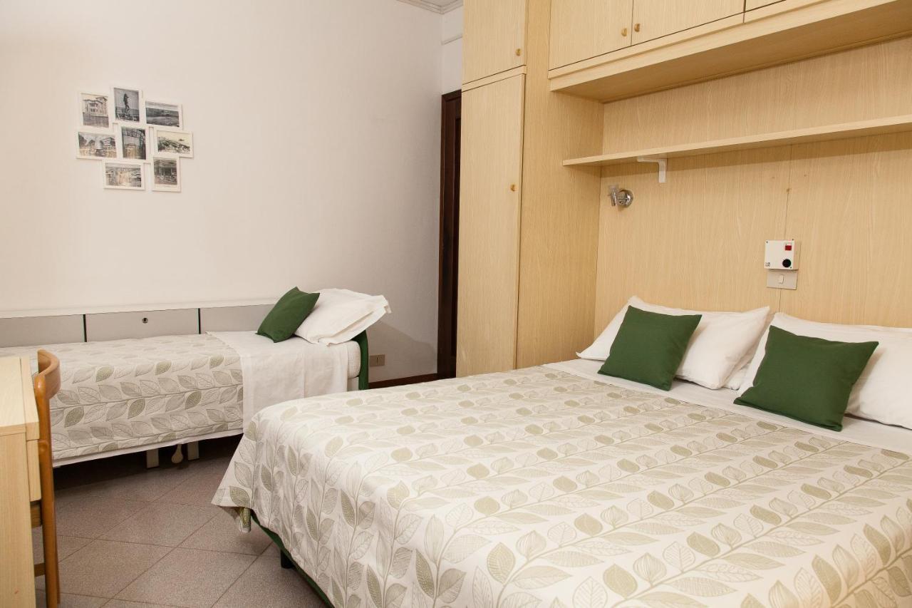 Hotel Desiree Lignano Sabbiadoro Exterior foto