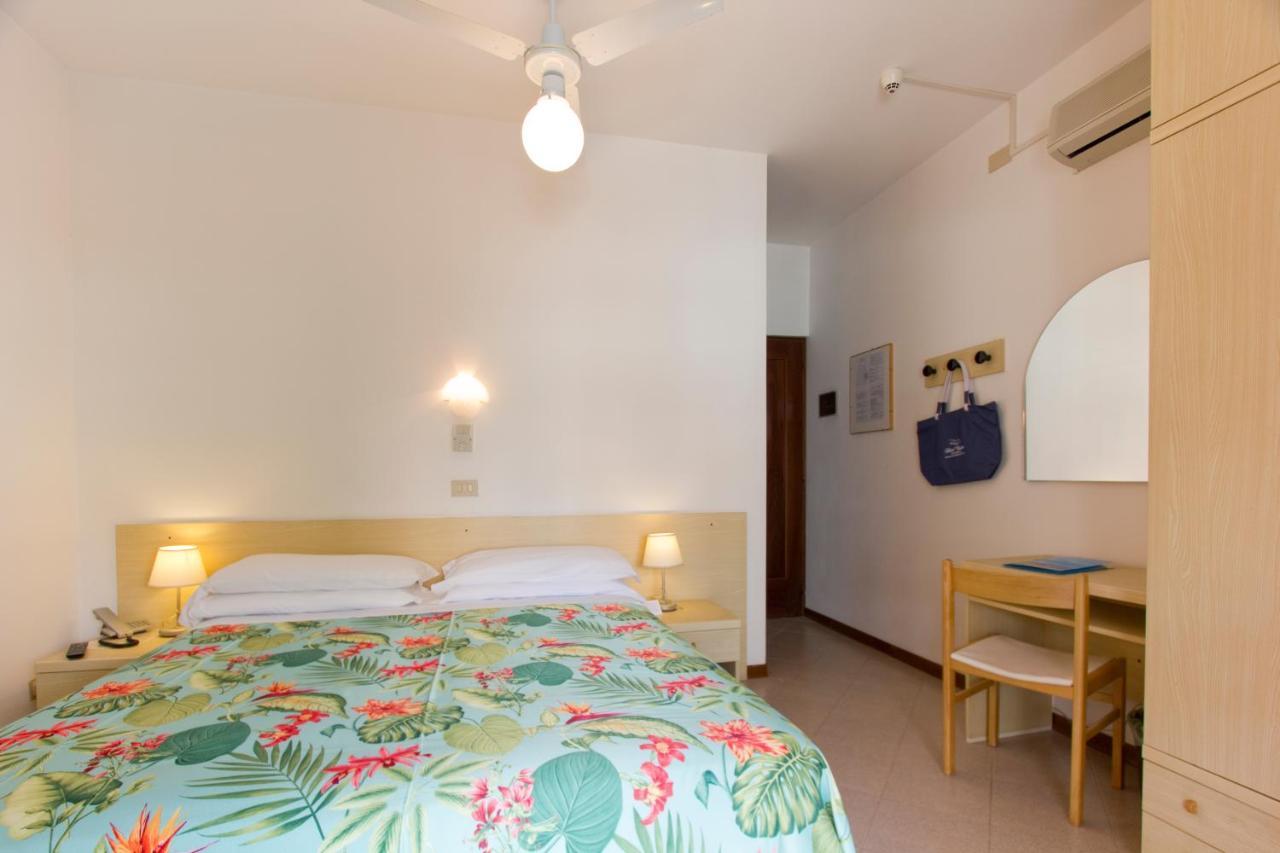 Hotel Desiree Lignano Sabbiadoro Habitación foto